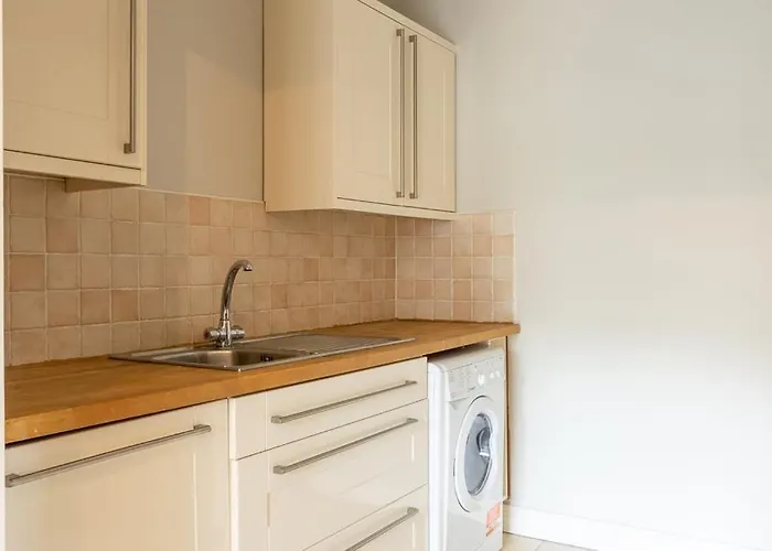 Guestready - Suburban Retreat In *