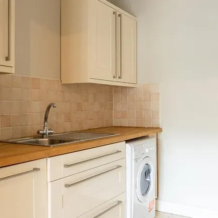 Guestready - Suburban Retreat In *